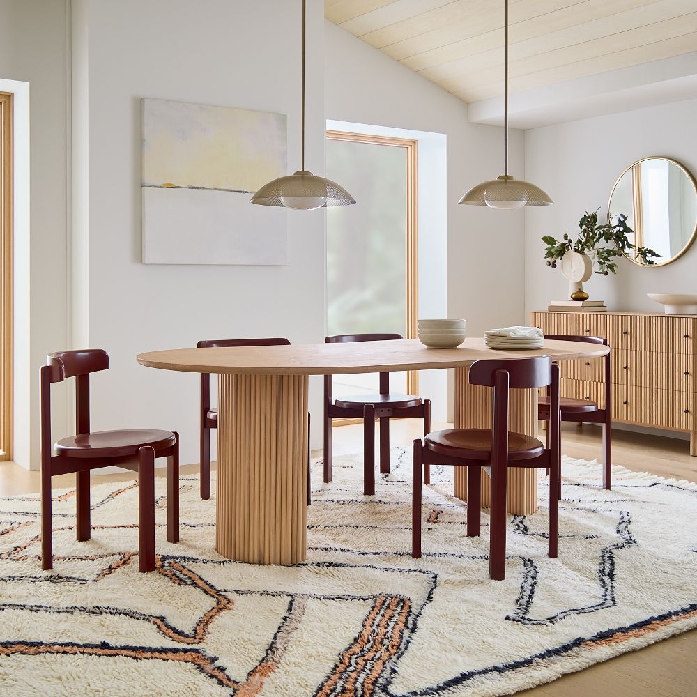 Modern oval 2025 pedestal dining table